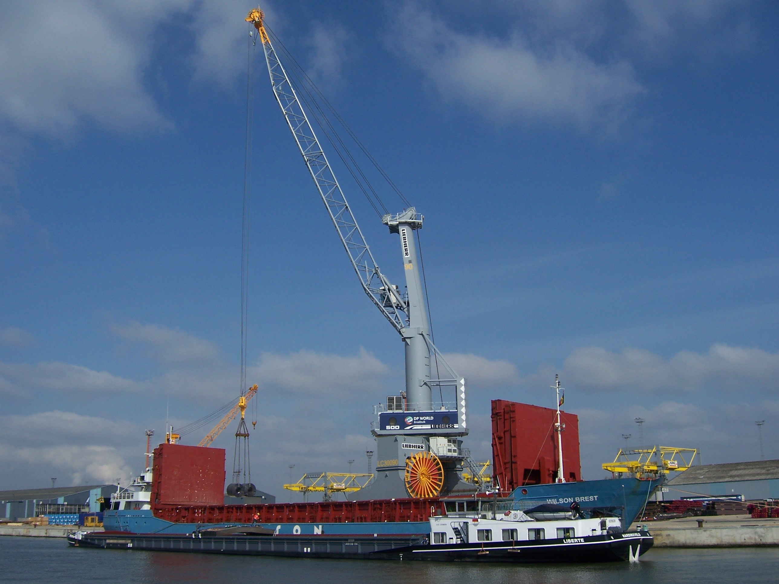 DP World Antwerp commissioned its first Liebherr Portal Slewing Crane, type LPS 500